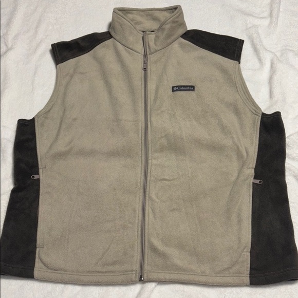 XXL Mens Columbia fleece vest. Sage green and army green zip front - Picture 1 of 8